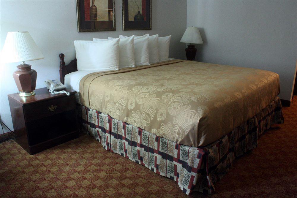 Angel Inn - By The Strip Branson Luaran gambar