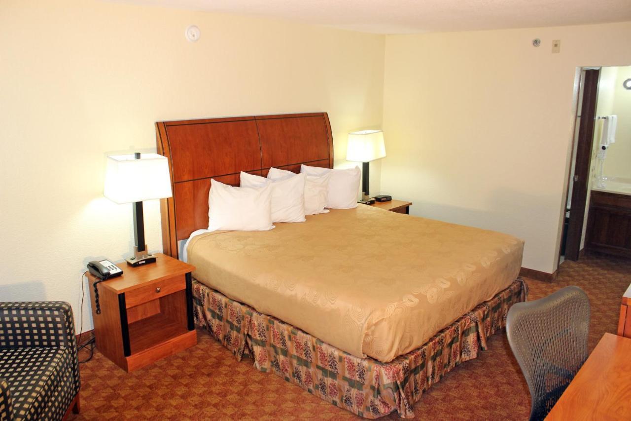 Angel Inn - By The Strip Branson Luaran gambar