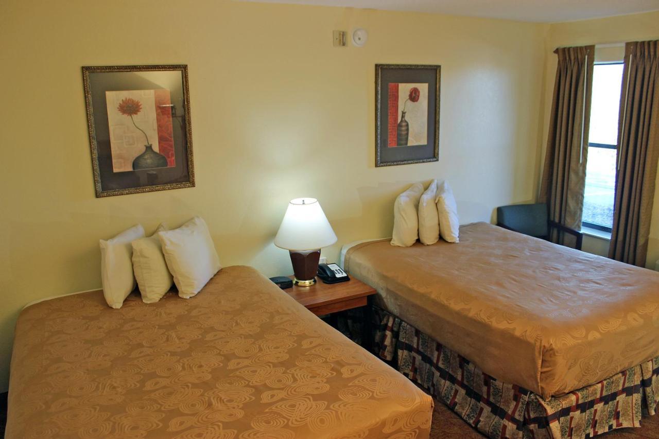 Angel Inn - By The Strip Branson Luaran gambar
