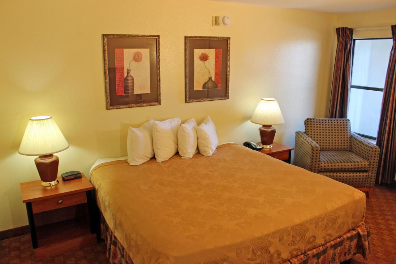 Angel Inn - By The Strip Branson Luaran gambar