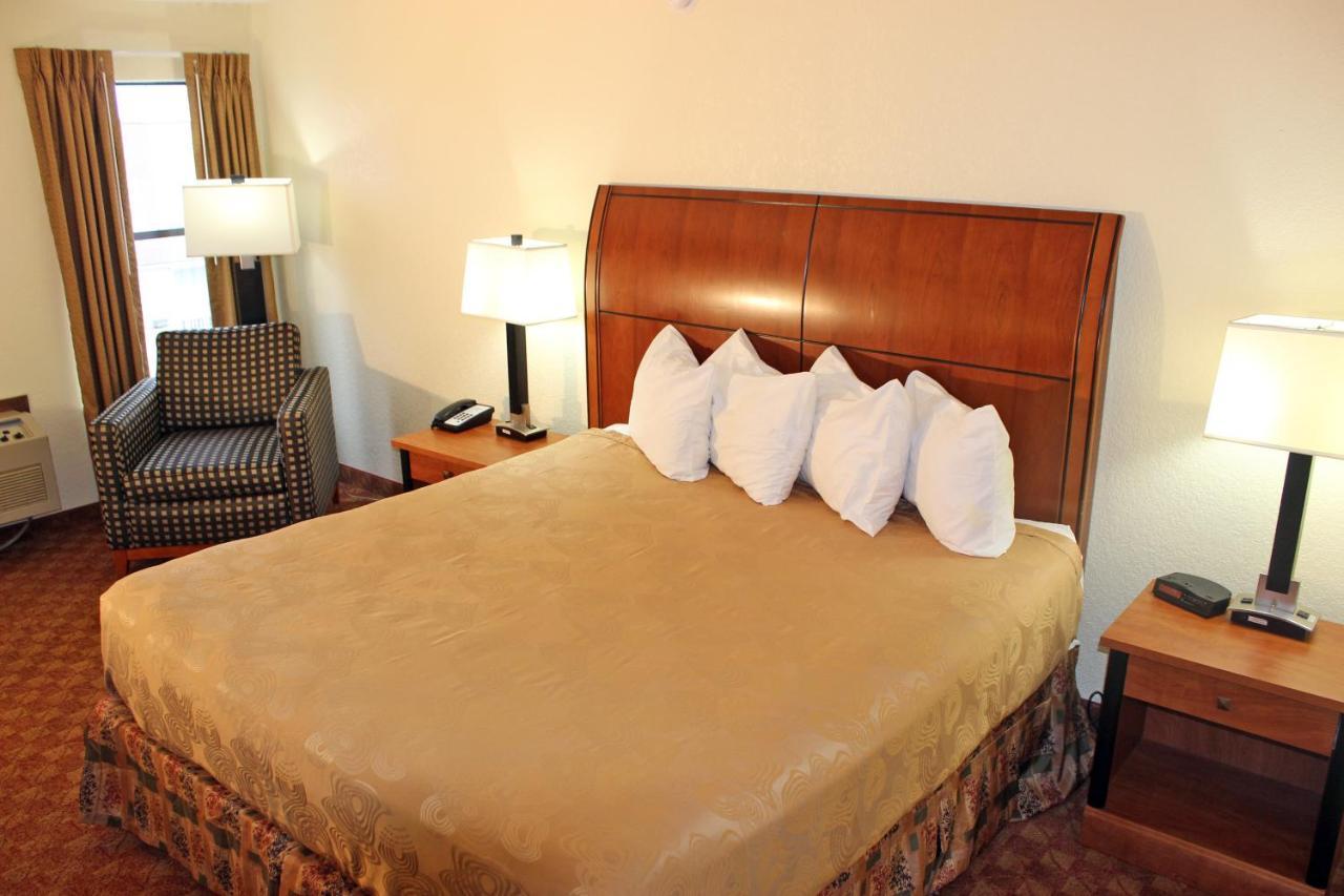 Angel Inn - By The Strip Branson Luaran gambar