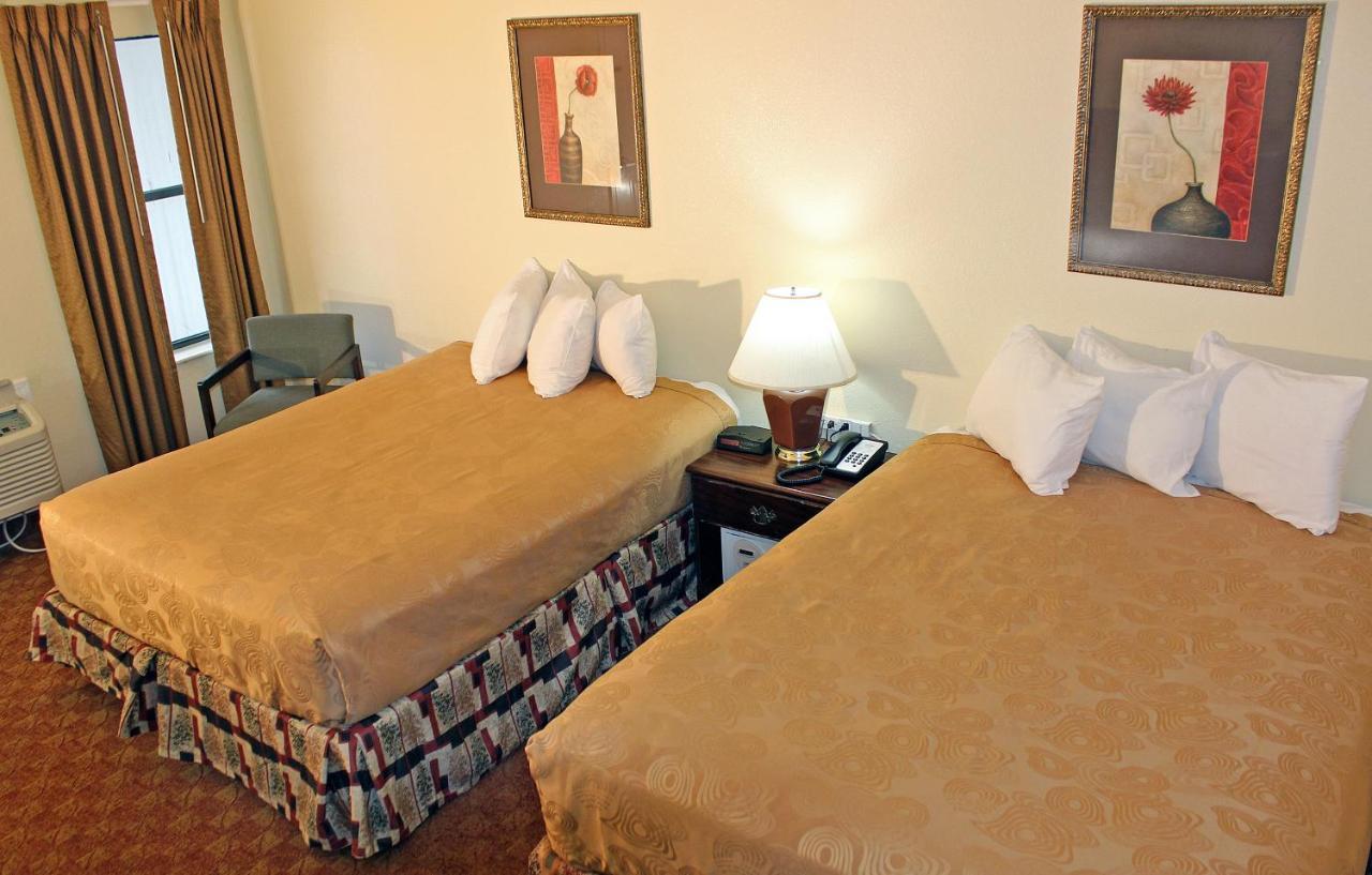 Angel Inn - By The Strip Branson Luaran gambar