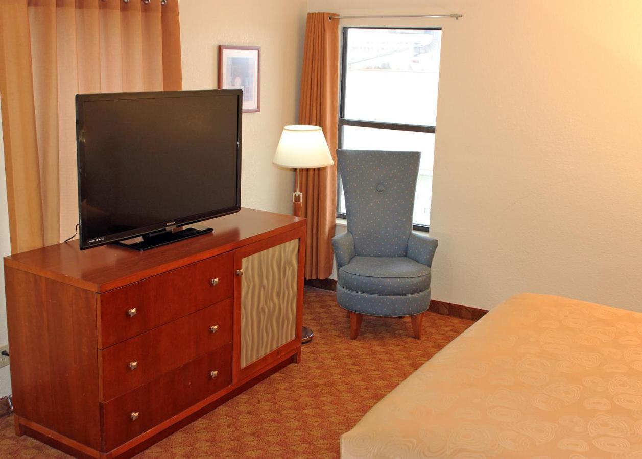 Angel Inn - By The Strip Branson Luaran gambar