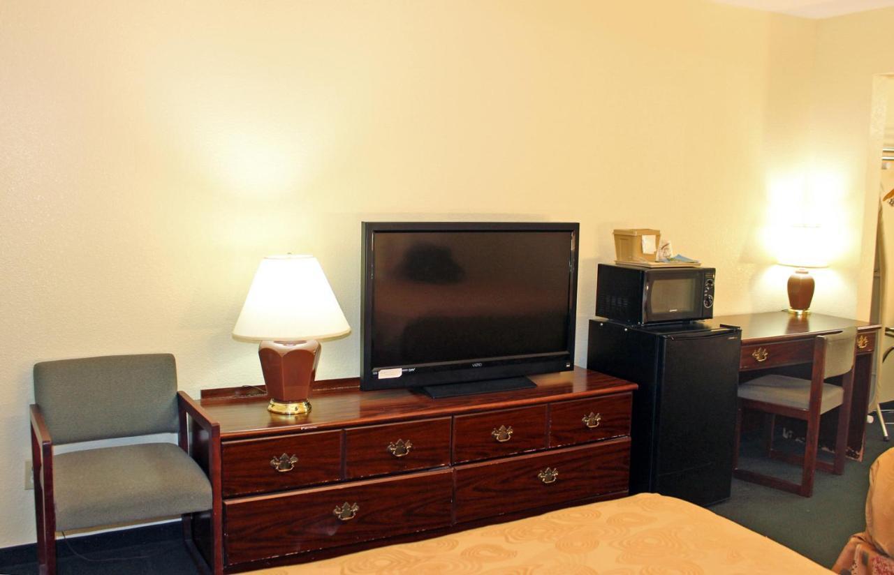 Angel Inn - By The Strip Branson Luaran gambar