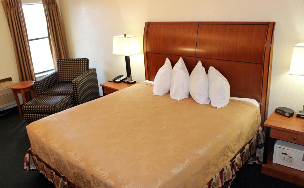 Angel Inn - By The Strip Branson Luaran gambar